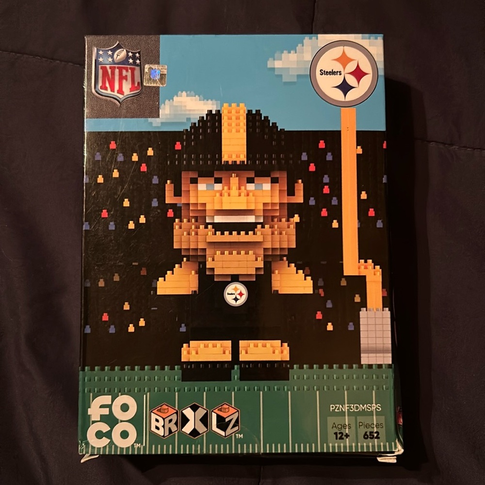 FOCO LEGO Steeler… NEW
